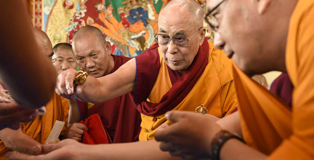 Mit dem Dalai Lama durch den Himalaya  Explora - Live-Reportagen, Filme & Multivisionen